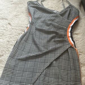 Cute, Fun Dress🖤🤍🧡